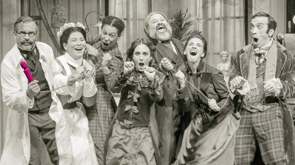 Πότε κάνει πρεμιέρα η παράσταση του Κωνσταντίνου Μαρκουλάκη "Στο διπλανό δωμάτιο ή το έργο του δονητή";