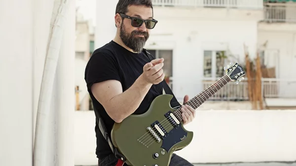 Ο Σπύρος Γραμμένος γιορτάζει (ξανά) τον Άγιο Βαλεντίνο