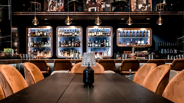 Amber Athens: Το "κεχριμπαρένιο" μυστικό της Κολοκοτρώνη