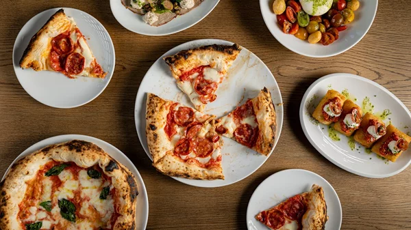 "Lucinda": Για πίτσα στον Χολαργό