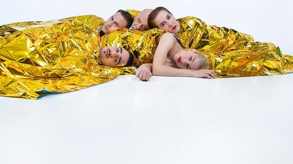 "Ο χρυσός δράκος": Ένα καταιγιστικό έργο με κοινωνικό προβληματισμό στο Σύγχρονο Θέατρο