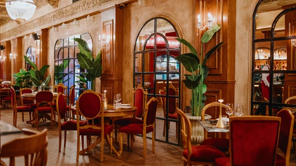 "Yoda Athens": Η αυλαία είναι μονίμως ανοιχτή στην Ιπποκράτους