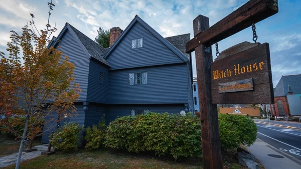 9 τοποθεσίες γυρισμάτων ταινιών τρόμου για αυθεντική Halloween εμπειρία