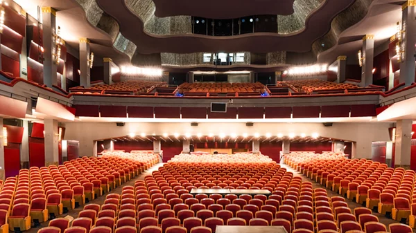 "Αλεξάνδρεια" στο Παλλάς: Ο Φωκάς Ευαγγελινός σκηνοθετεί μια υπερπαραγωγή-ωδή στη μνήμη και την ποίηση