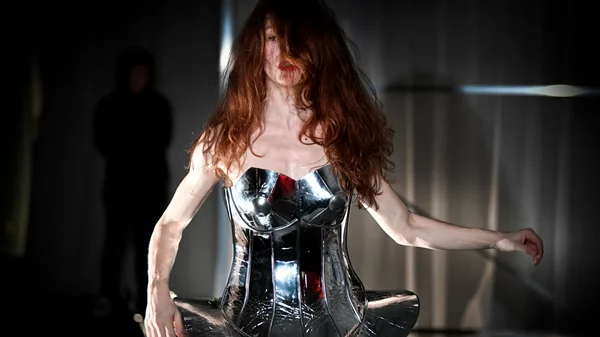 "Βάκχες": Η παράσταση της Έλλης Παπακωνσταντίνου που θα δούμε στο Φεστιβάλ Αθηνών ταξιδεύει σε όλη την Ευρώπη