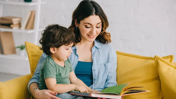 Γιατί τα παραμύθια είναι απαραίτητα για τα παιδιά;