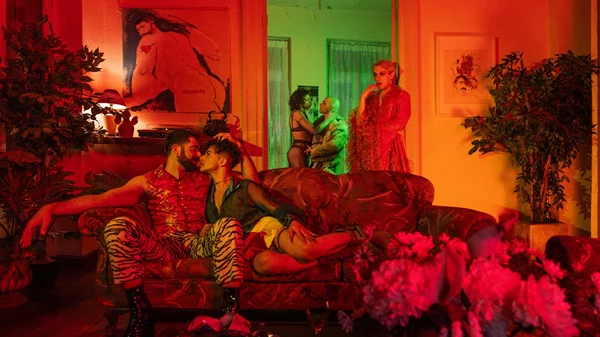 "Καταποντισμός": Ο Βασίλης Βηλαράς φέρνει στο Εθνικό τη gay Ελλάδα της Μεταπολίτευσης