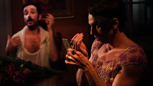 "Μάθε με να φεύγω": Η σύγχρονη Οδύσσεια των bijoux de kant επιστρέφει με προσφορά προπώλησης