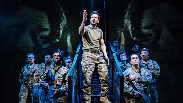 Ο Κιτ Χάριγκτον "Ερρίκος Ε'" στο Μέγαρο Μουσικής σε απευθείας μετάδοση