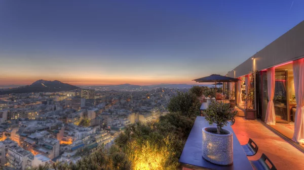 "Penthouse 21": Φροντισμένη κουζίνα και μοναδική θέα στα ψηλά του "President"