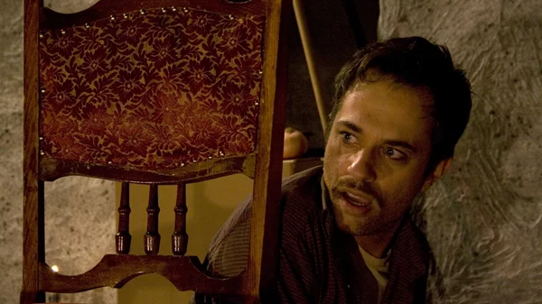 Τελευταίες παραστάσεις για τη "Βρωμιά" στο θέατρο Πλύφα