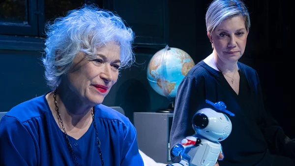 Ευαγγελία Ανδρεαδάκη για το "Rabbit Hole": "Οι καλλιτέχνες ποτέ δεν θα πάψουν ούτε να δημιουργούν ούτε να ονειρεύονται"