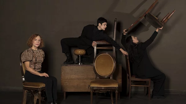 "Ουρανός κατακόκκινος: Χρόνος πριν, χρόνος μετά": Το έργο της Λούλας Αναγνωστάκη "συναντά" τα νέα μέσα