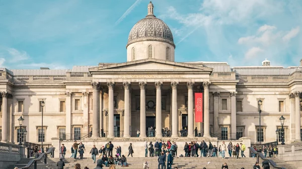 H Ιζαμπέλα Ροσελίνι κι άλλοι σταρ θαυμάζουν τα έργα της Εθνικής Πινακοθήκης του Λονδίνου
