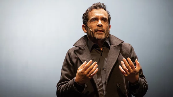 Φεστιβάλ Αθηνών: "Η αγαπημένη του κυρίου Λιν" με τον Κωνσταντίνο Μαρκουλάκη έρχεται στην Πειραιώς 260