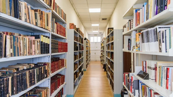 Η Δημοτική Βιβλιοθήκη Αθήνας ανοίγει ξανά τις πόρτες της