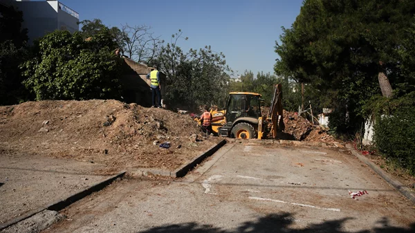 Ο δημόσιος χώρος της Αθήνας αλλάζει: 70 επικίνδυνα κτίσματα κατεδαφίζονται