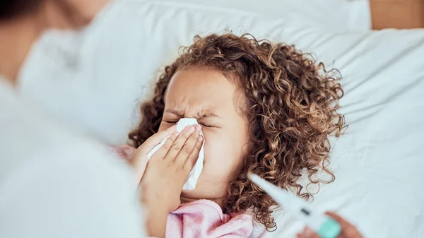 Παιδικές αρρώστιες: Αλλεργίες, κρεατάκια και αμυγδαλές στο προσκήνιο και πώς αντιμετωπίζονται