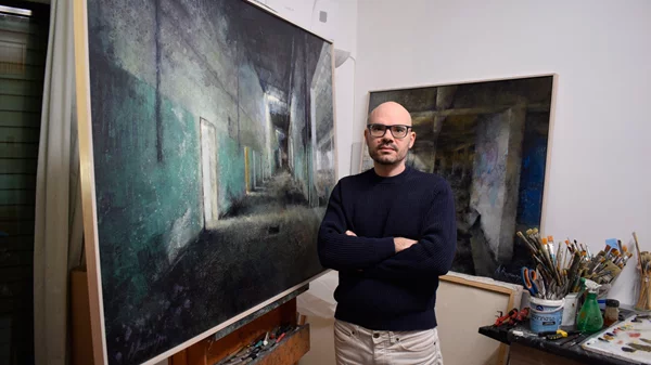 "Η ανάσα του κενού": Κατάλοιπα βιομηχανικών κτιρίων σε μια έκθεση ζωγραφικής