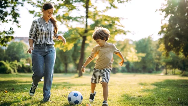 Τι δείχνει νέα έρευνα για τους αστείους γονείς