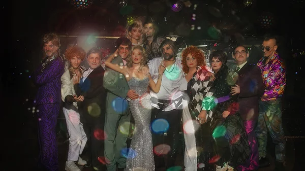 80s πάρτι στον Πειραιά με τις "Εύθυμες κυράδες του Ουίνδσορ"