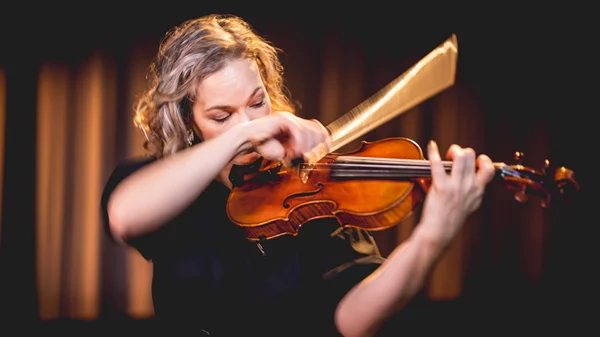 Χίλαρι Χαν: η σπουδαία Αμερικανίδα βιολίστρια στην πρώτη της ελληνική εμφάνιση στο Φεστιβάλ Αθηνών