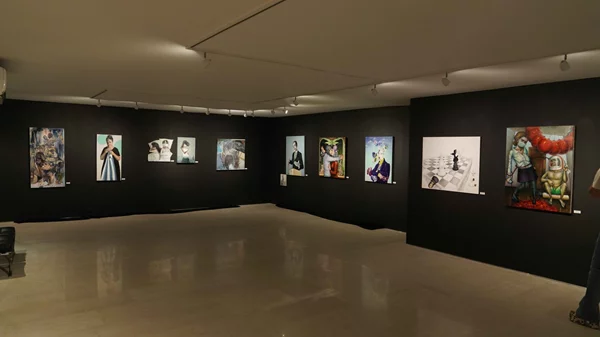 Ξενάγηση για το finissage της έκθεσης "Black Humor" στη Sianti