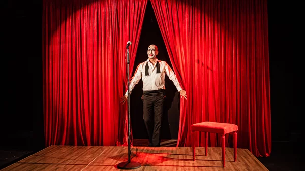 Πέντε θεατρικές παραστάσεις επιστρέφουν στη σκηνή