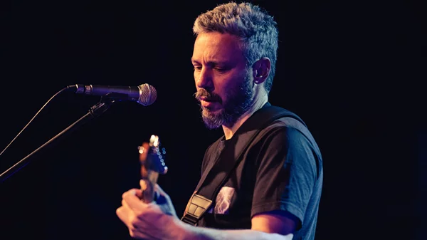 Ο Αλκίνοος Ιωανίδης κάνει στάση στο Rockwave 2025