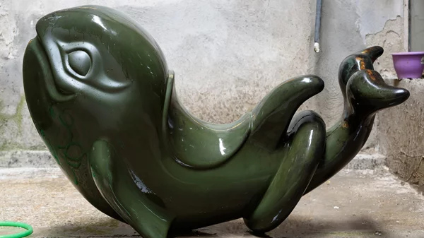 Αποκωδικοποιώντας το φυσικό περιβάλλον στο "A flock of fakes" του Γιώργου Γεροντίδη