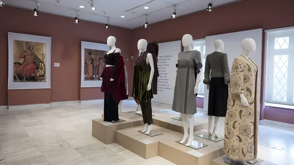 Η βυζαντινή τέχνη συναντά τη σύγχρονη ιταλική μόδα στο Βυζαντινό Μουσείο