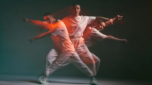 45 χορευτές, 8 μουσικοί, άπειρα Impro Shots!