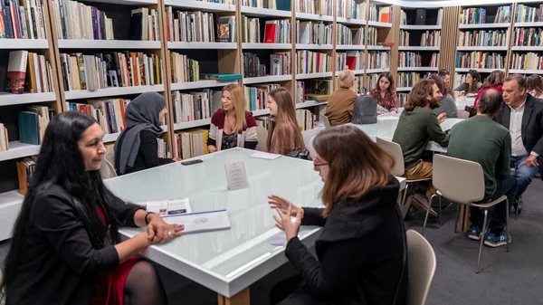 Άνθρωποι γίνονται "ανοιχτά βιβλία" στο Ίδρυμα Βασίλη & Ελίζας Γουλανδρή