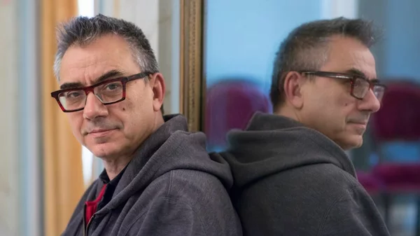 Νίκος Διαμαντής: "Η όπερα έχει αυτή την απέραντη γοητεία της ισορροπίας ανάμεσα στο κείμενο και τη μουσική"