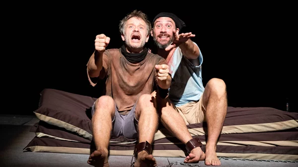 "Κάποιος να με προσέχει": Αντίνοος Αλμπάνης, Δημήτρης Μάριζας, Πήτερ Ραντλ στις πρώτες φωτογραφίες της παράστασης