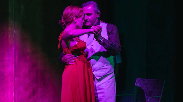 Δείτε τις πρώτες φωτογραφίες από το " Άρωμα γυναίκας"