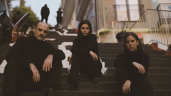 "Κατερίνα Γώγου: Το γαμώτο που δεν έζησα": Η sold-out παράσταση του Ανδρέα Ζαφείρη επιστρέφει για 3η χρονιά