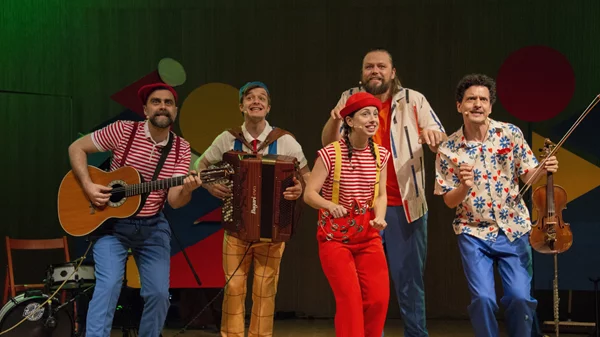 Τραγουδήστε με τους "Ντο-ρε-μι-ρέδες" της ομάδας Κοπέρνικος