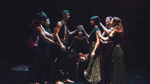 Η "Πετριχώρα" του Χάρη Θώμου: Όταν ο θρύλος γίνεται βίωμα