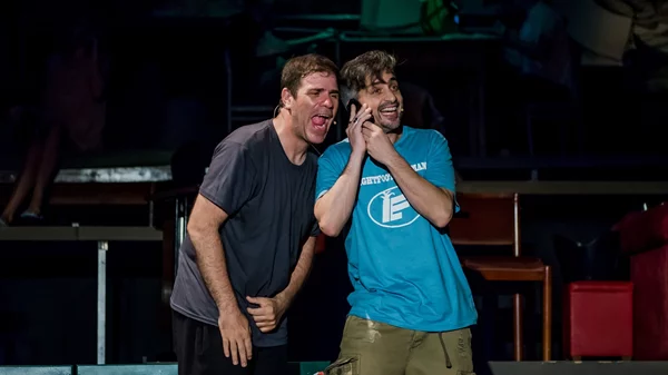 Πρώτες φωτογραφίες από το "Τσίου... Η παράσταση"