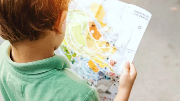 Τι έχουν μέσα το σακίδιο του περιηγητή και του ερευνητή; Τα δύο θεματικά σακίδια του Νιάρχος περιμένουν τους μικρούς εξερευνητές