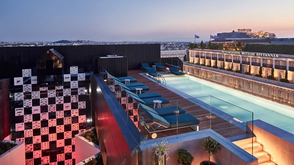 Οι πισίνες που θα μας δροσίσουν φέτος το καλοκαίρι