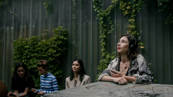 Μια ηχητική εγκατάσταση θέτει ερωτήματα για το νερό και καίρια κοινωνικά ζητήματα