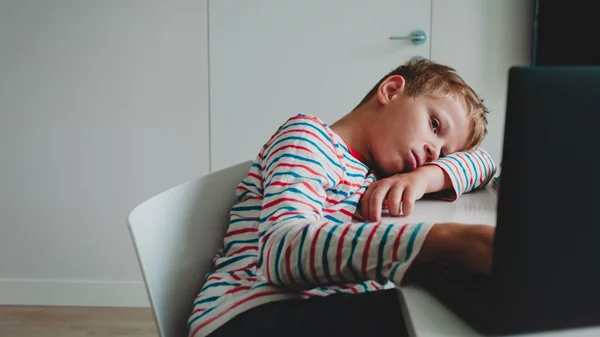 4 συνθήκες που εξαντλούν τα παιδιά συναισθηματικά