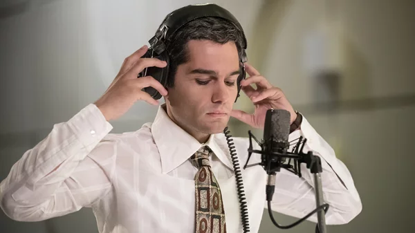 "Υπάρχω": Δείτε πώς γυρίστηκε η βιογραφία του Στέλιου Καζαντζίδη