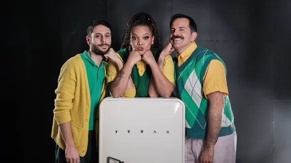 Η Idra Kayne "μπαίνει" στην ομάδα του θεατρικού "Μίξερ" παίζοντας 35 ρόλους στο Μικρό Γκλόρια