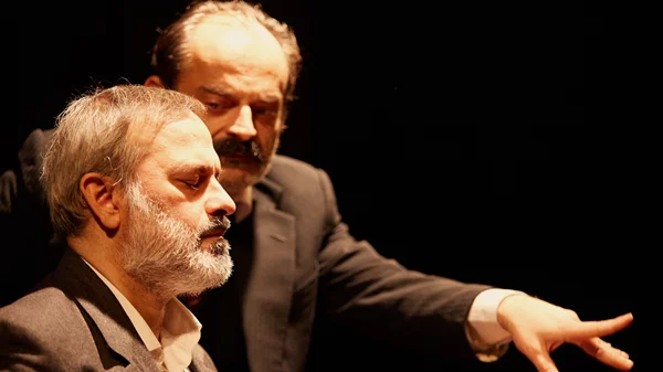 "Όταν έκλαψε ο Νίτσε": η sold out παράσταση μετακομίζει στο Θέατρο Πορεία