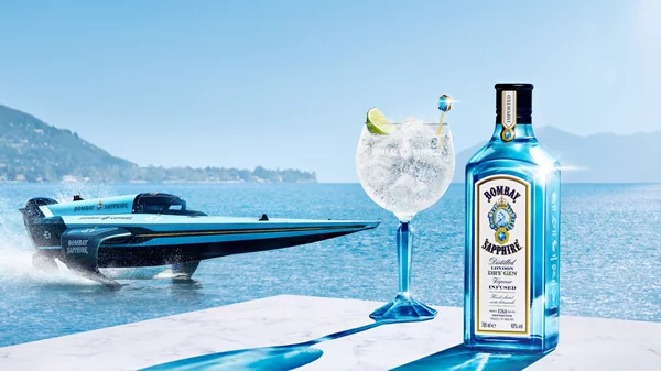 Βιώσιμη ταχύτητα, premium gin και η Βάσια Κωσταρά: Το Bombay Sapphire στο σύμπαν του E1