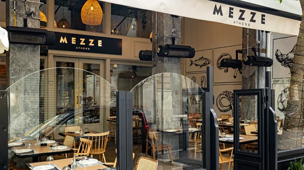 "Mezze Athens": Στεριανοί και θαλασσινοί μεζέδες στη Μητροπόλεως