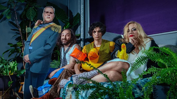 Οι αριστοφανικές "Σφήκες" δια χειρός Λένας Κιτσοπούλου στην Επίδαυρο